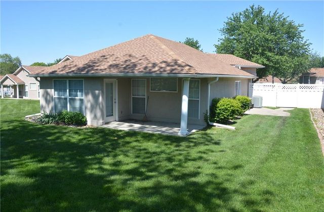 901 NW North Ridge Court, Blue Springs, MO 64015