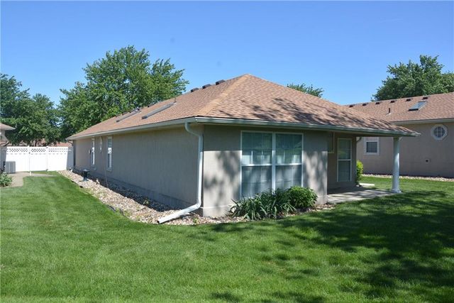 901 NW North Ridge Court, Blue Springs, MO 64015