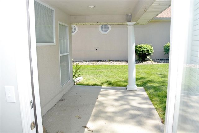 901 NW North Ridge Court, Blue Springs, MO 64015