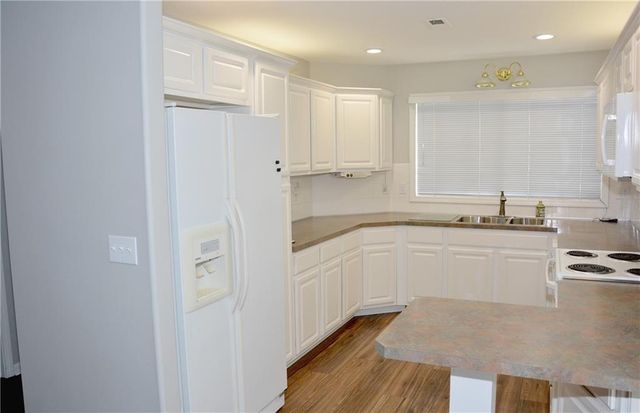 901 NW North Ridge Court, Blue Springs, MO 64015