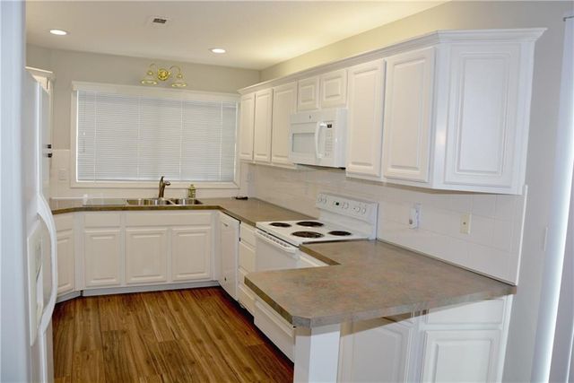 901 NW North Ridge Court, Blue Springs, MO 64015