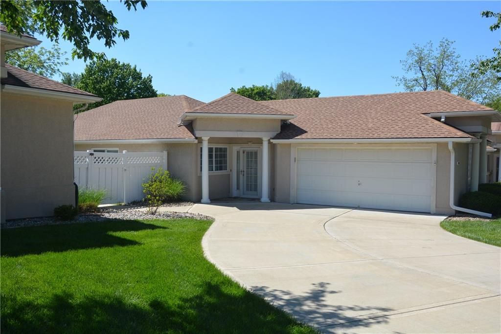 901 NW North Ridge Court, Blue Springs, MO 64015