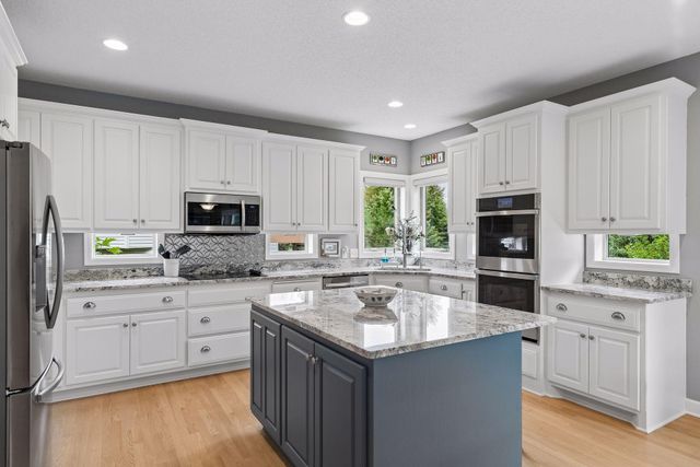 10346 Fallgold Parkway N, Brooklyn Park, MN 55443