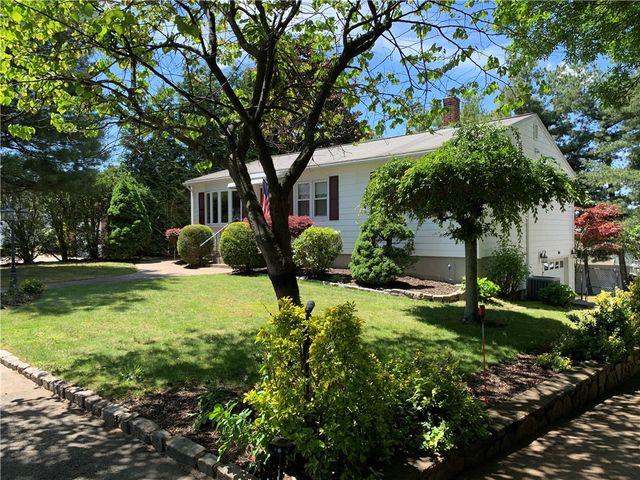 9 Pleasant Avenue, North Providence, RI 02911