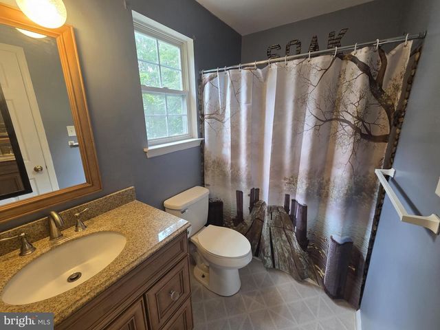 2 LIVE OAK DR, Quakertown, PA 18951