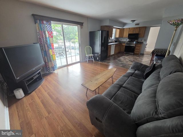 2 LIVE OAK DR, Quakertown, PA 18951