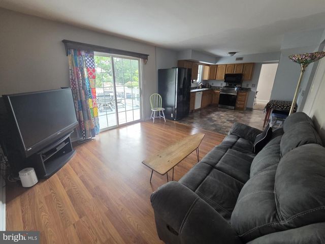 2 LIVE OAK DR, Quakertown, PA 18951