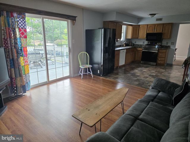 2 LIVE OAK DR, Quakertown, PA 18951