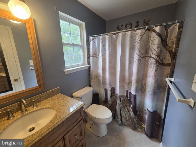 2 LIVE OAK DR, Quakertown, PA 18951