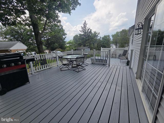 2 LIVE OAK DR, Quakertown, PA 18951