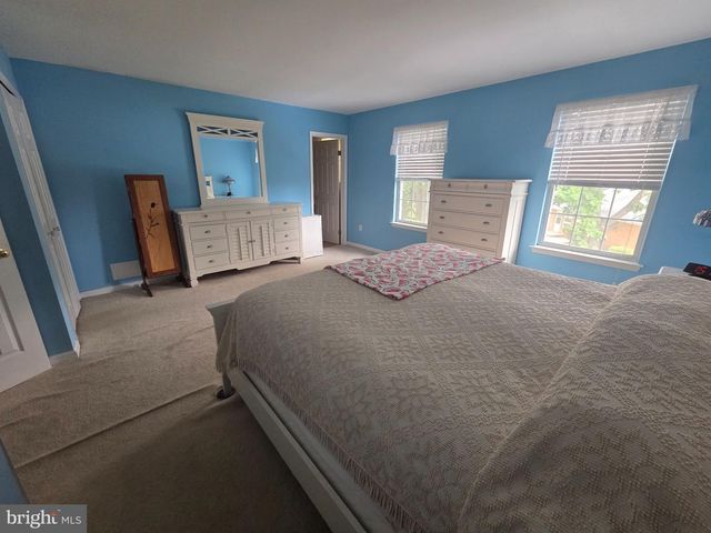 2 LIVE OAK DR, Quakertown, PA 18951