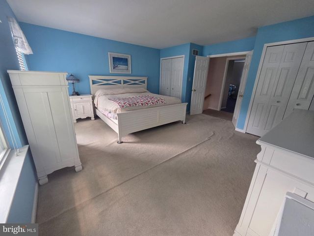2 LIVE OAK DR, Quakertown, PA 18951