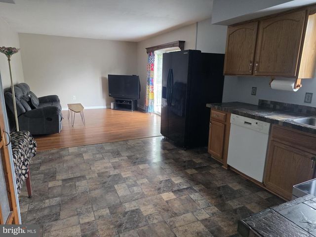 2 LIVE OAK DR, Quakertown, PA 18951
