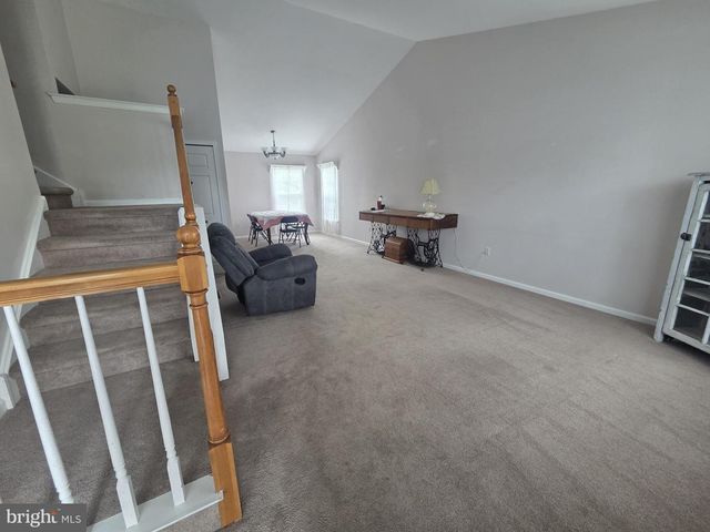 2 LIVE OAK DR, Quakertown, PA 18951