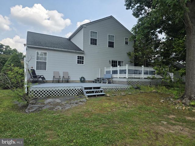 2 LIVE OAK DR, Quakertown, PA 18951