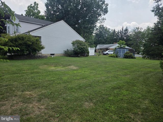 2 LIVE OAK DR, Quakertown, PA 18951