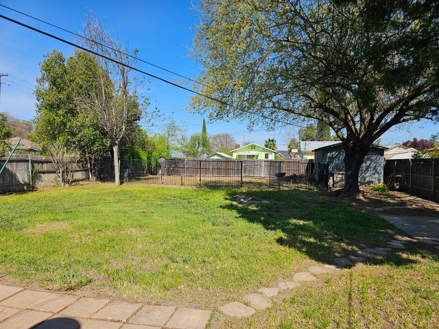 1140 Locust St, Gridley, CA 95948