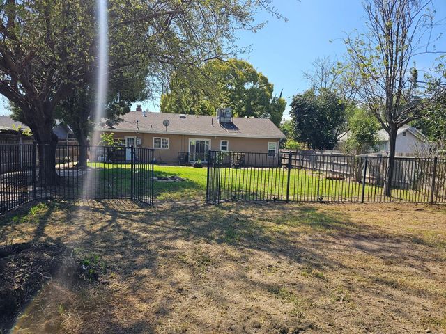 1140 Locust St, Gridley, CA 95948