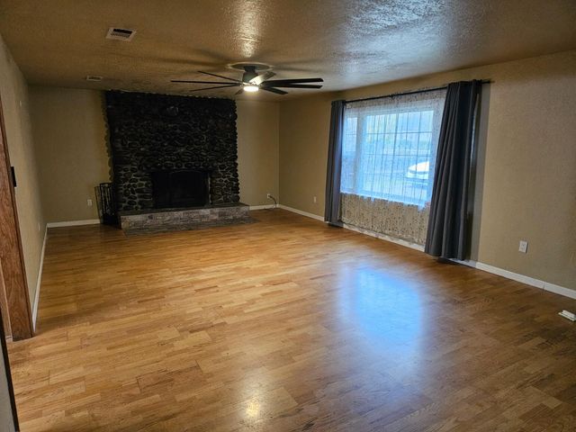 1140 Locust St, Gridley, CA 95948