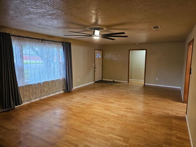 1140 Locust St, Gridley, CA 95948