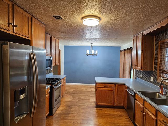 1140 Locust St, Gridley, CA 95948