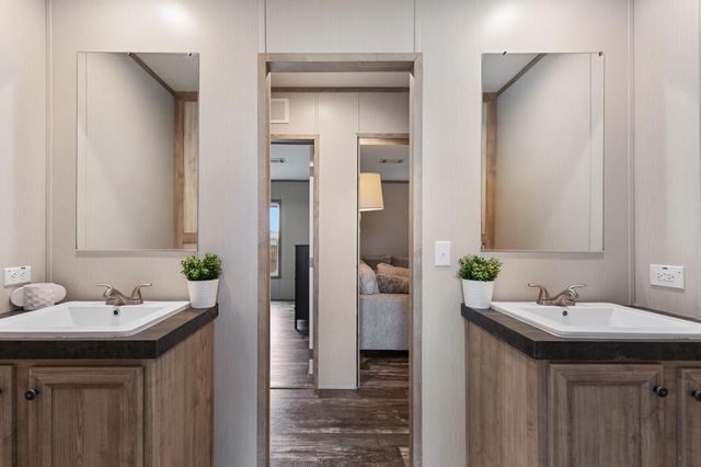 122 Kelp Gull DR, Del Valle, TX 78617