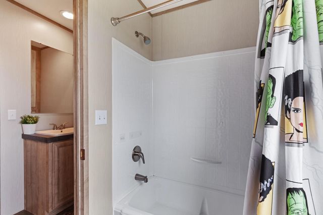 122 Kelp Gull DR, Del Valle, TX 78617