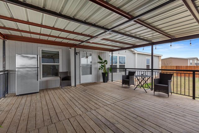 122 Kelp Gull DR, Del Valle, TX 78617