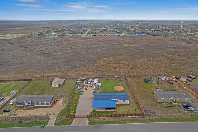 122 Kelp Gull DR, Del Valle, TX 78617