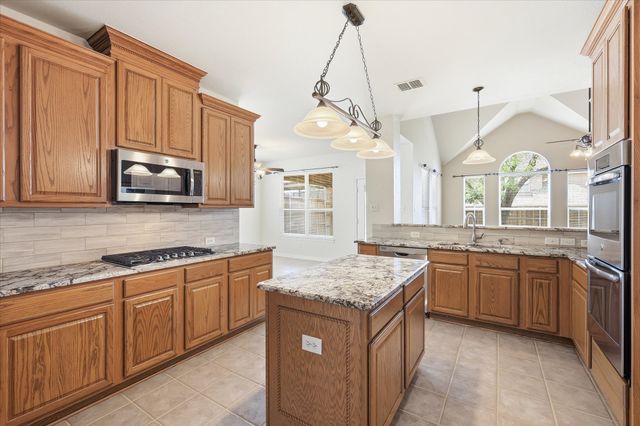 1401 Big Falls Drive, Flower Mound, TX 75028
