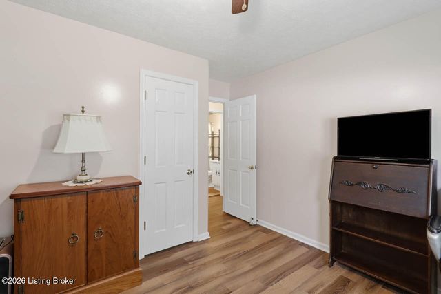6212 Big Ben Dr, Louisville, KY 40291