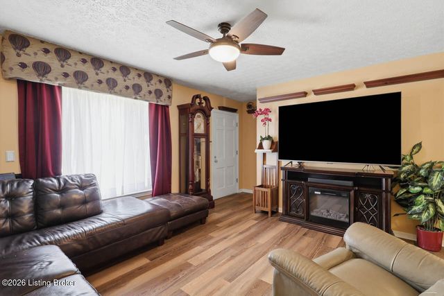6212 Big Ben Dr, Louisville, KY 40291