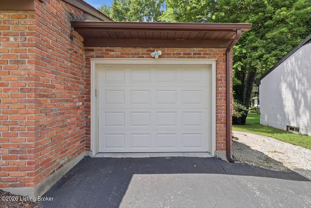 6212 Big Ben Dr, Louisville, KY 40291