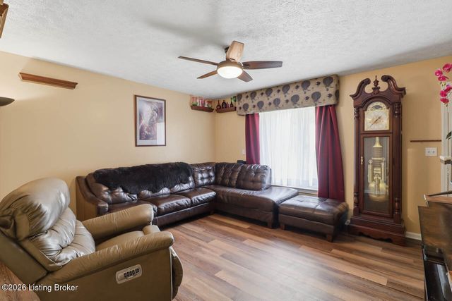 6212 Big Ben Dr, Louisville, KY 40291