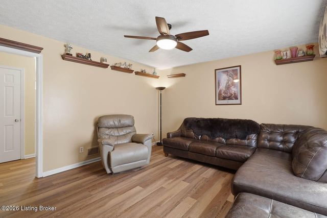 6212 Big Ben Dr, Louisville, KY 40291