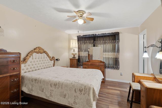 6212 Big Ben Dr, Louisville, KY 40291