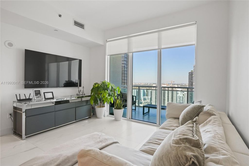Image 12 of property listing at 950 Brickell Bay Dr 4101, Miami, FL 33131