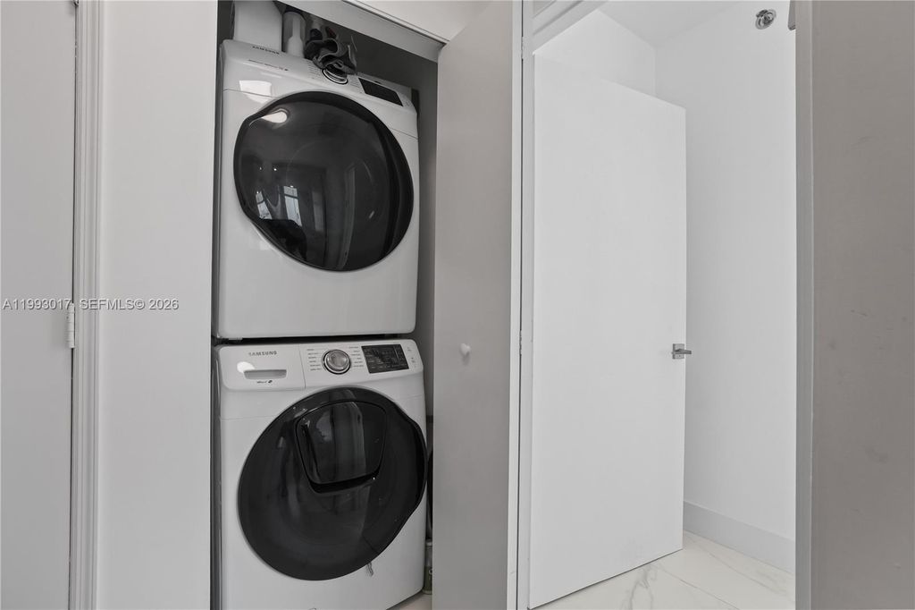 Image 19 of property listing at 950 Brickell Bay Dr 4101, Miami, FL 33131