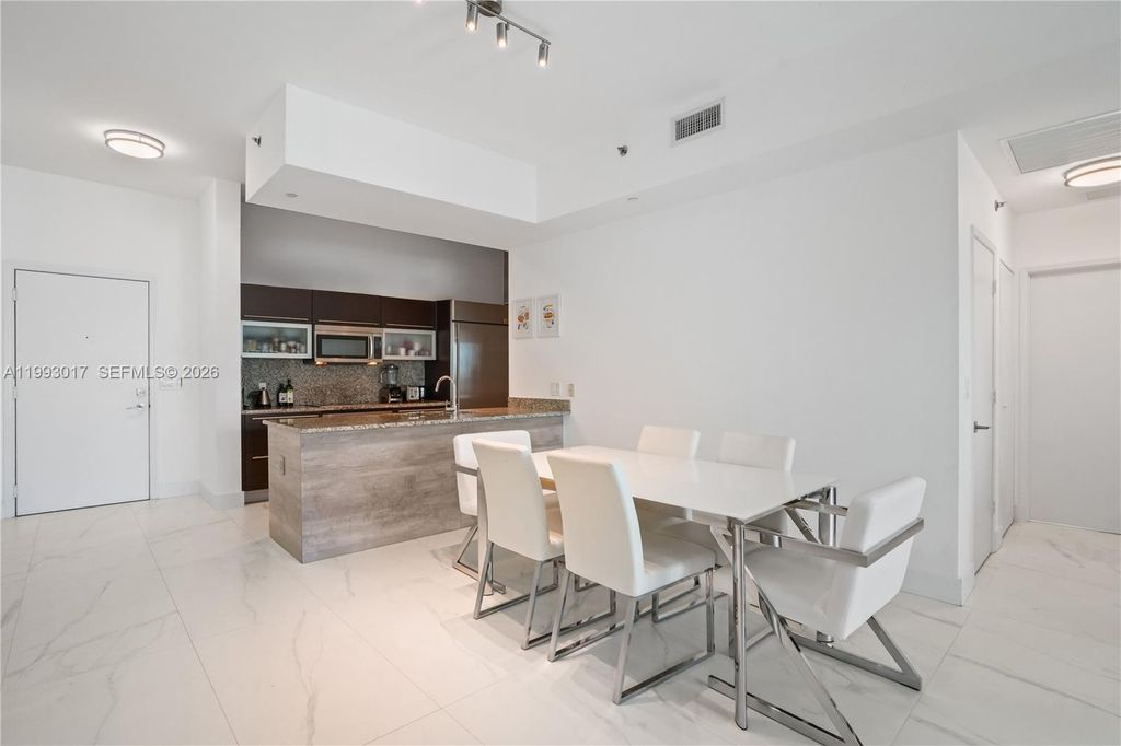 Image 9 of property listing at 950 Brickell Bay Dr 4101, Miami, FL 33131