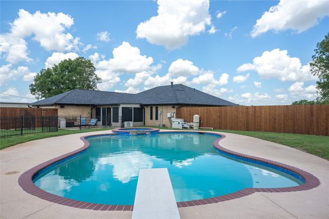 8086 County Road 272, Terrell, TX 75160