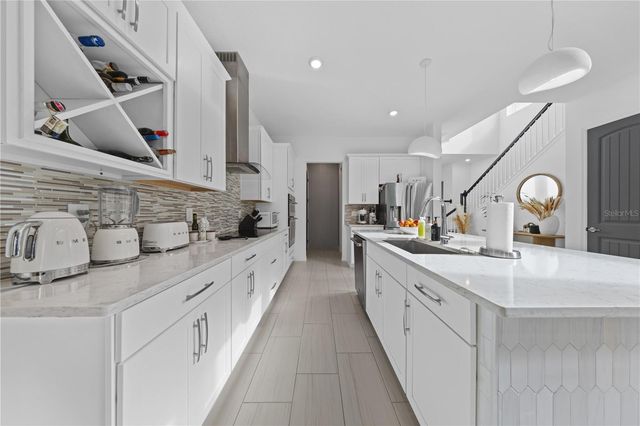 2065 WHITE FEATHER LOOP, Oakland, FL 34787