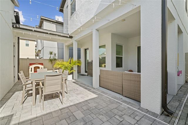 2065 WHITE FEATHER LOOP, Oakland, FL 34787