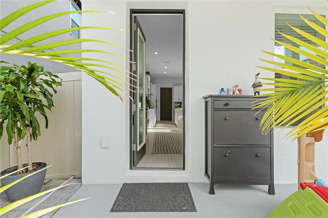 2065 WHITE FEATHER LOOP, Oakland, FL 34787