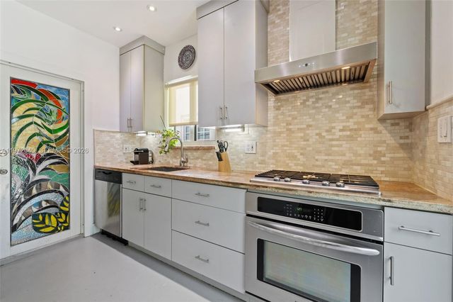 8819 Hawthorne Ave, Surfside, FL 33154