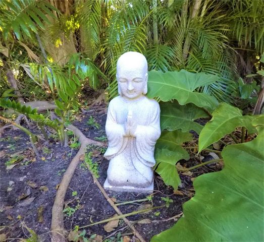 8819 Hawthorne Ave, Surfside, FL 33154