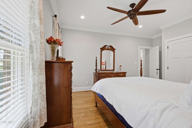 2389 Sawyers Pond Drive, Johnson City, TN 37604