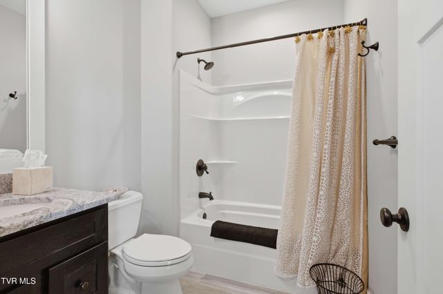 2389 Sawyers Pond Drive, Johnson City, TN 37604
