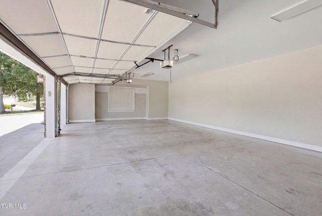 2389 Sawyers Pond Drive, Johnson City, TN 37604