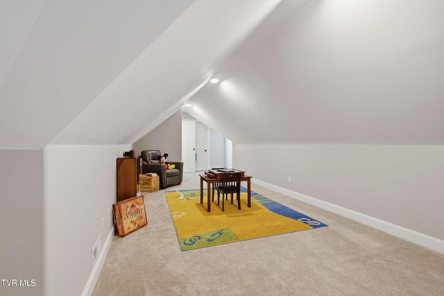 2389 Sawyers Pond Drive, Johnson City, TN 37604