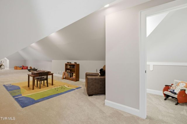 2389 Sawyers Pond Drive, Johnson City, TN 37604